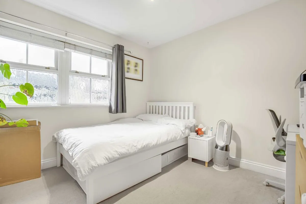 House Hydethorpe Road in Greater London