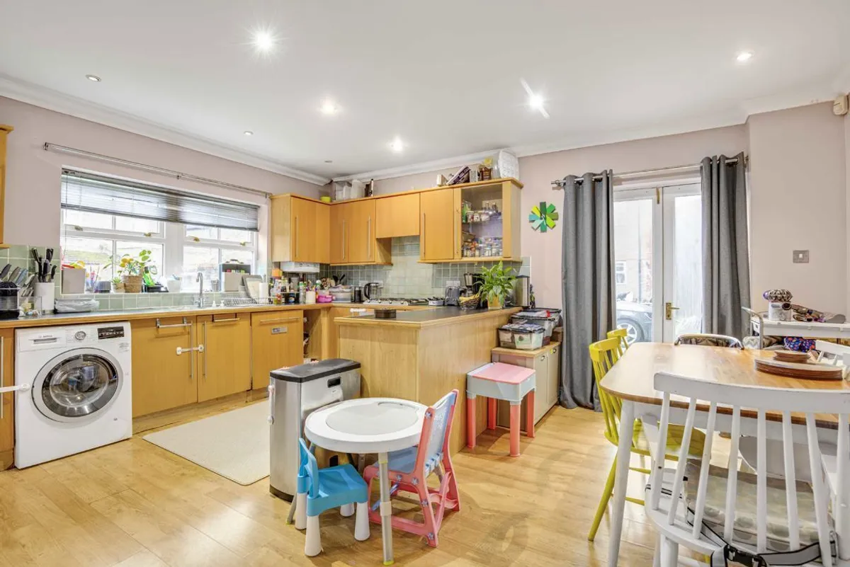 House Hydethorpe Road in Greater London