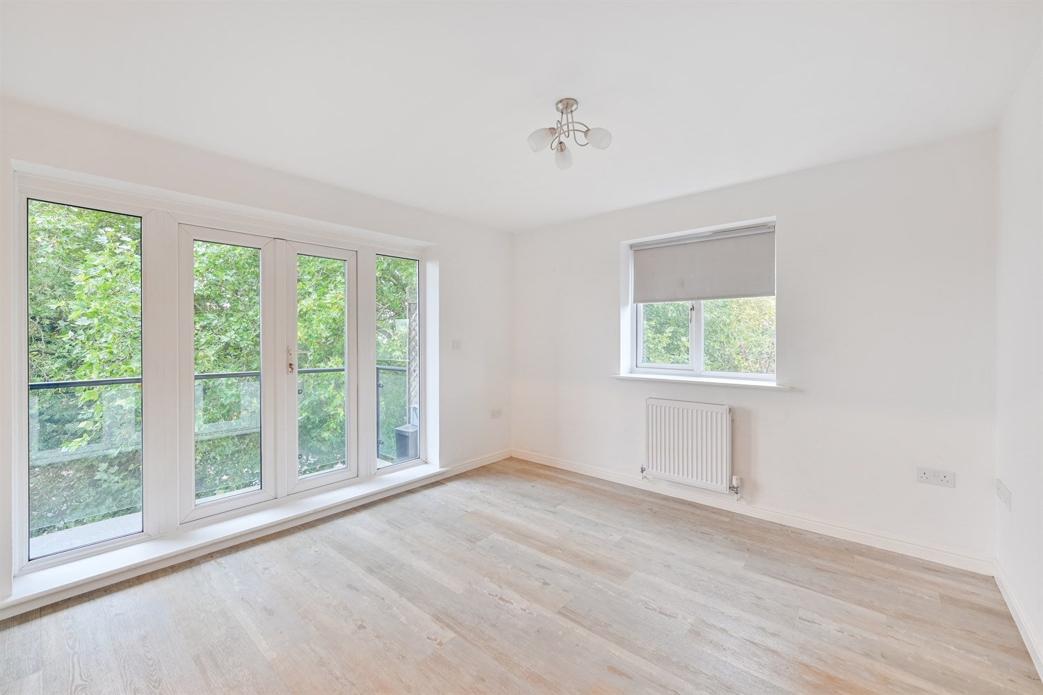Flat Elgar Road in Reading