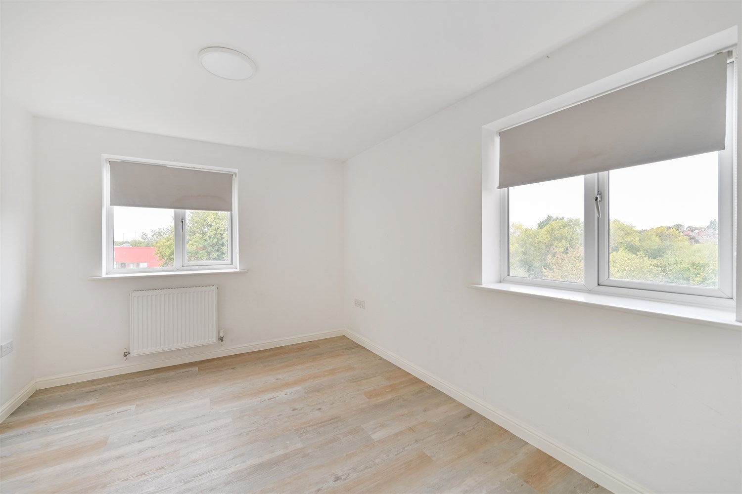 Flat Elgar Road in Reading