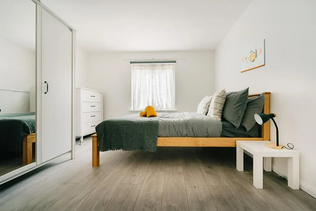 Flat Spa Road in Greater London