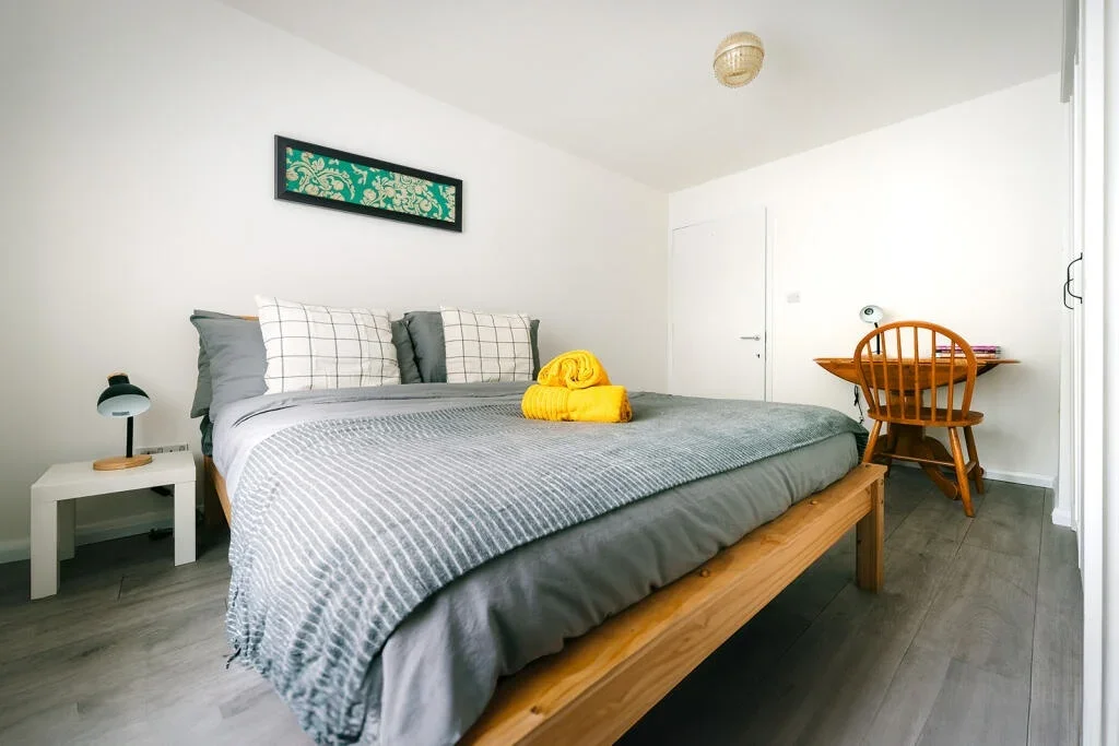 Flat Spa Road in Greater London