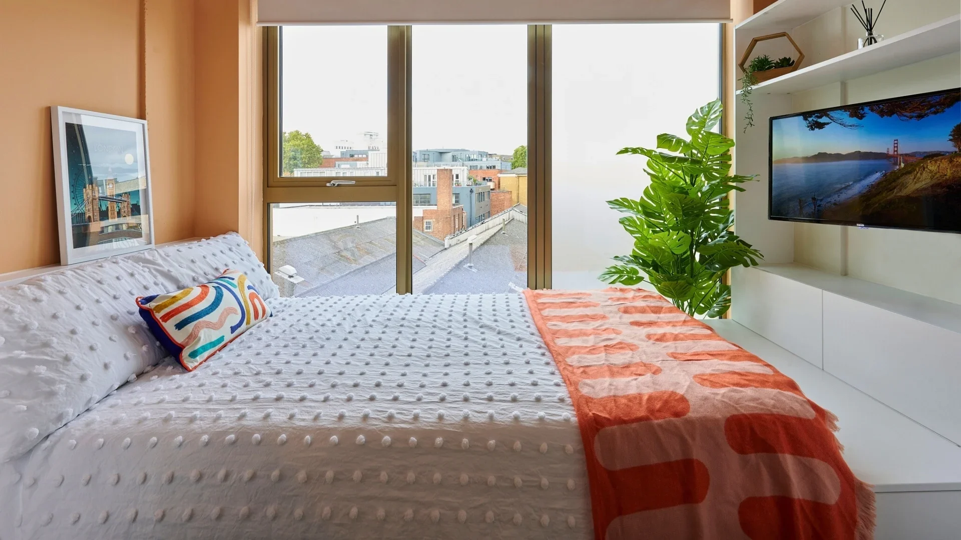 Room Spa Road in Greater London