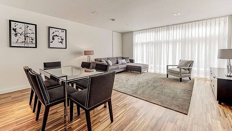 Flat Peony Court in Greater London