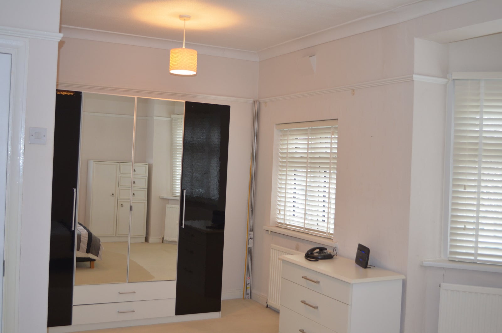 Flat Gantshill Crescent in Greater London