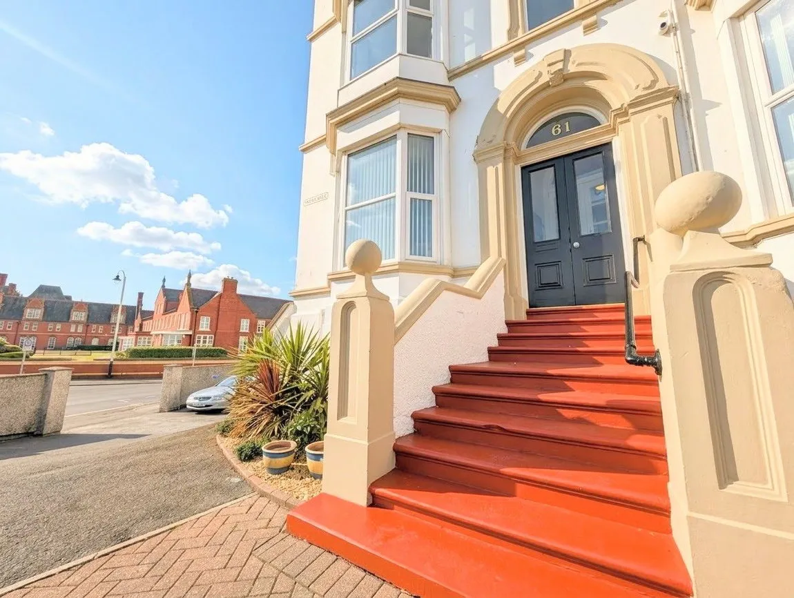 Flat The Promenade in Southport