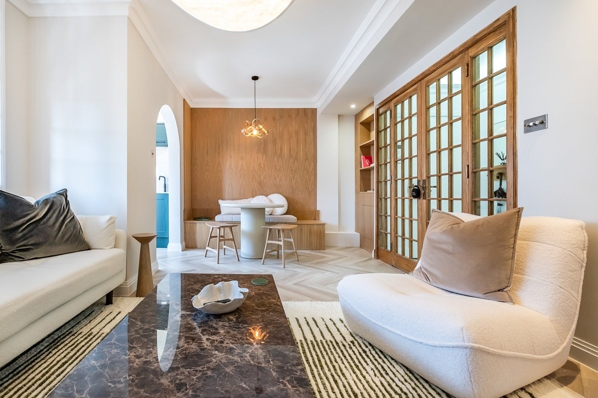 Flat Jubilee Place in Greater London