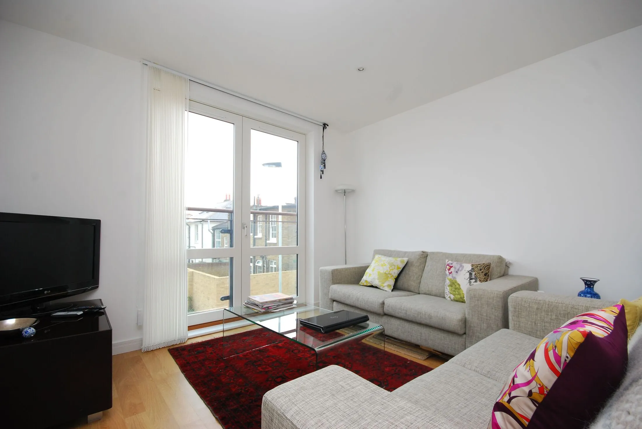 Flat Hindsley's Place in Greater London