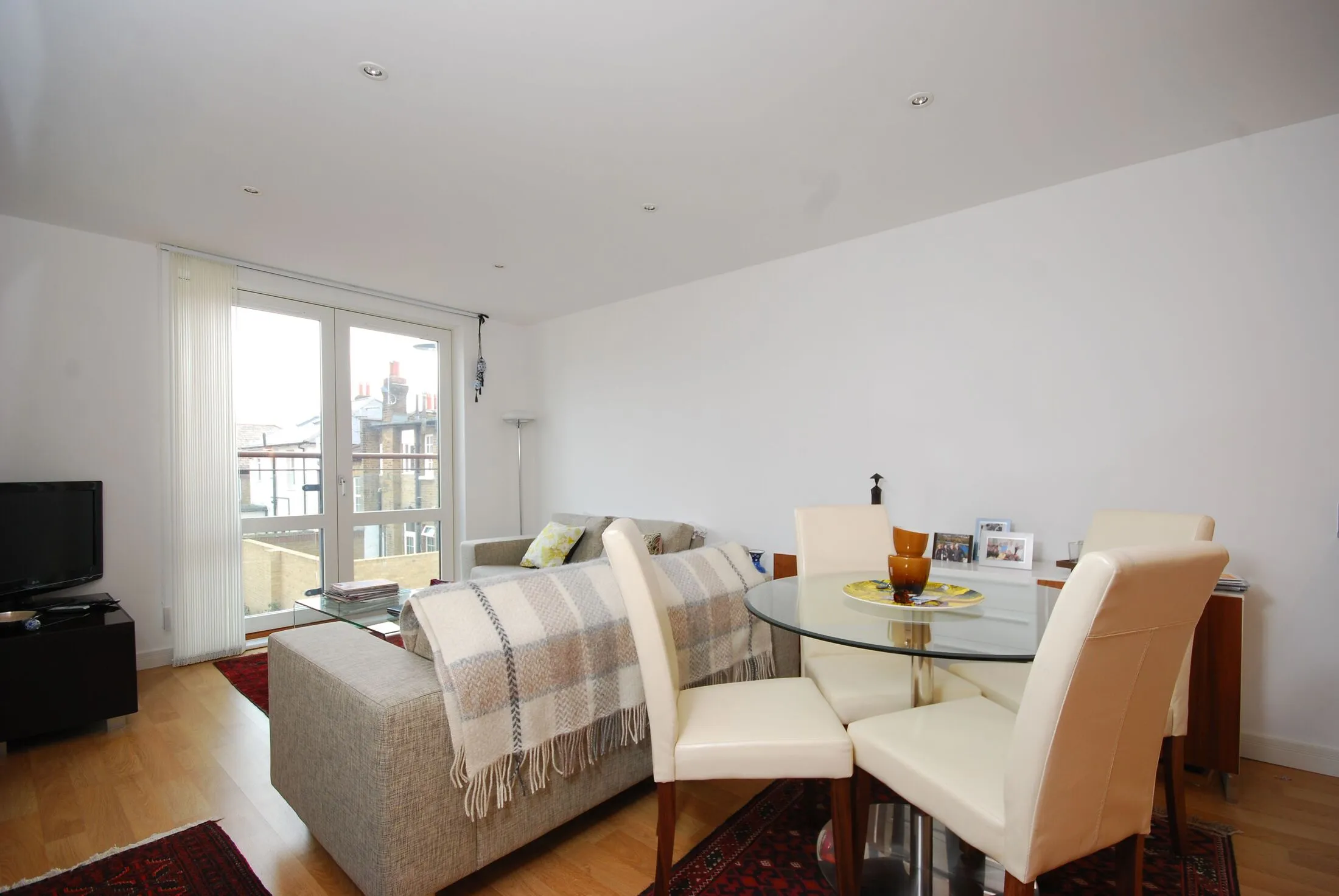 Flat Hindsley's Place in Greater London