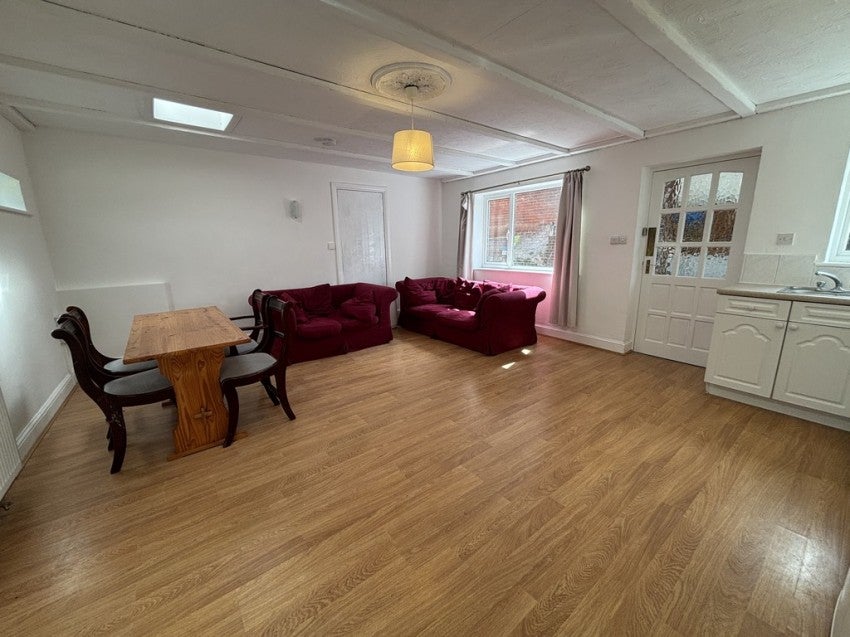 Flat Highfield Lane in Southampton