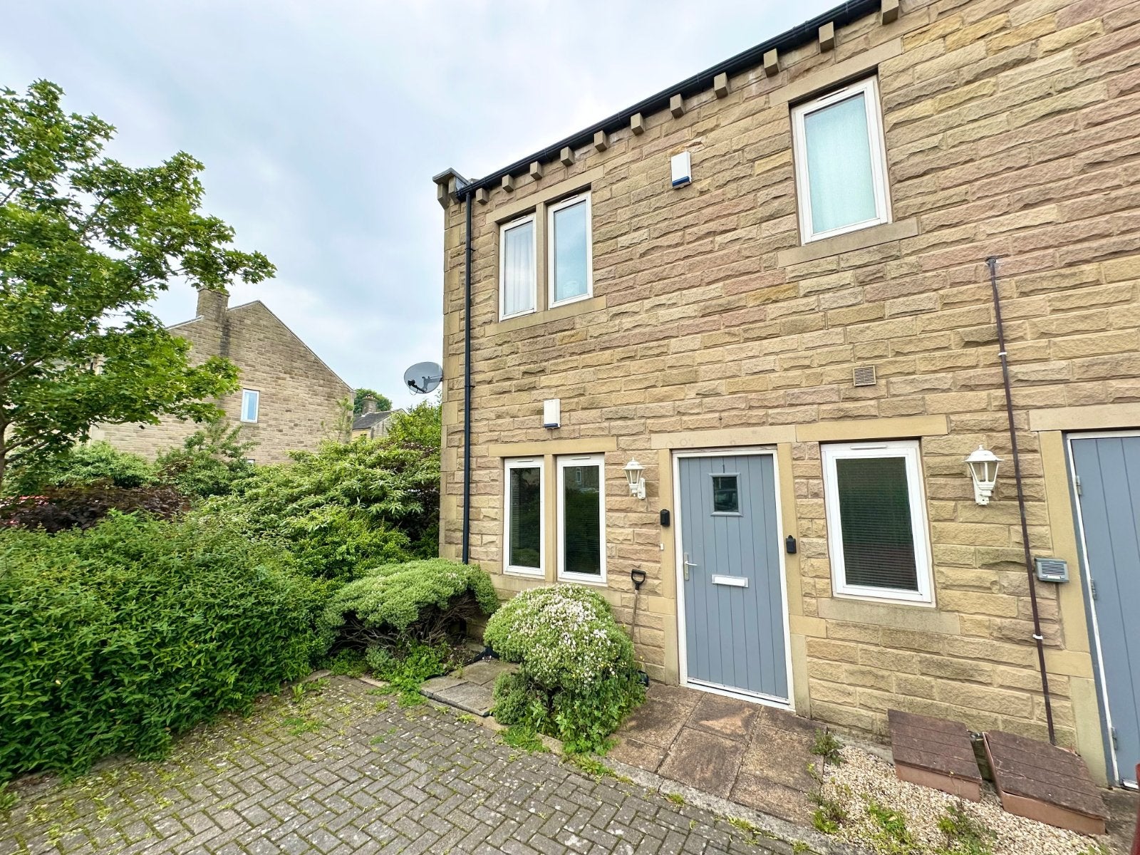 Flat Bishops Way in Kirklees
