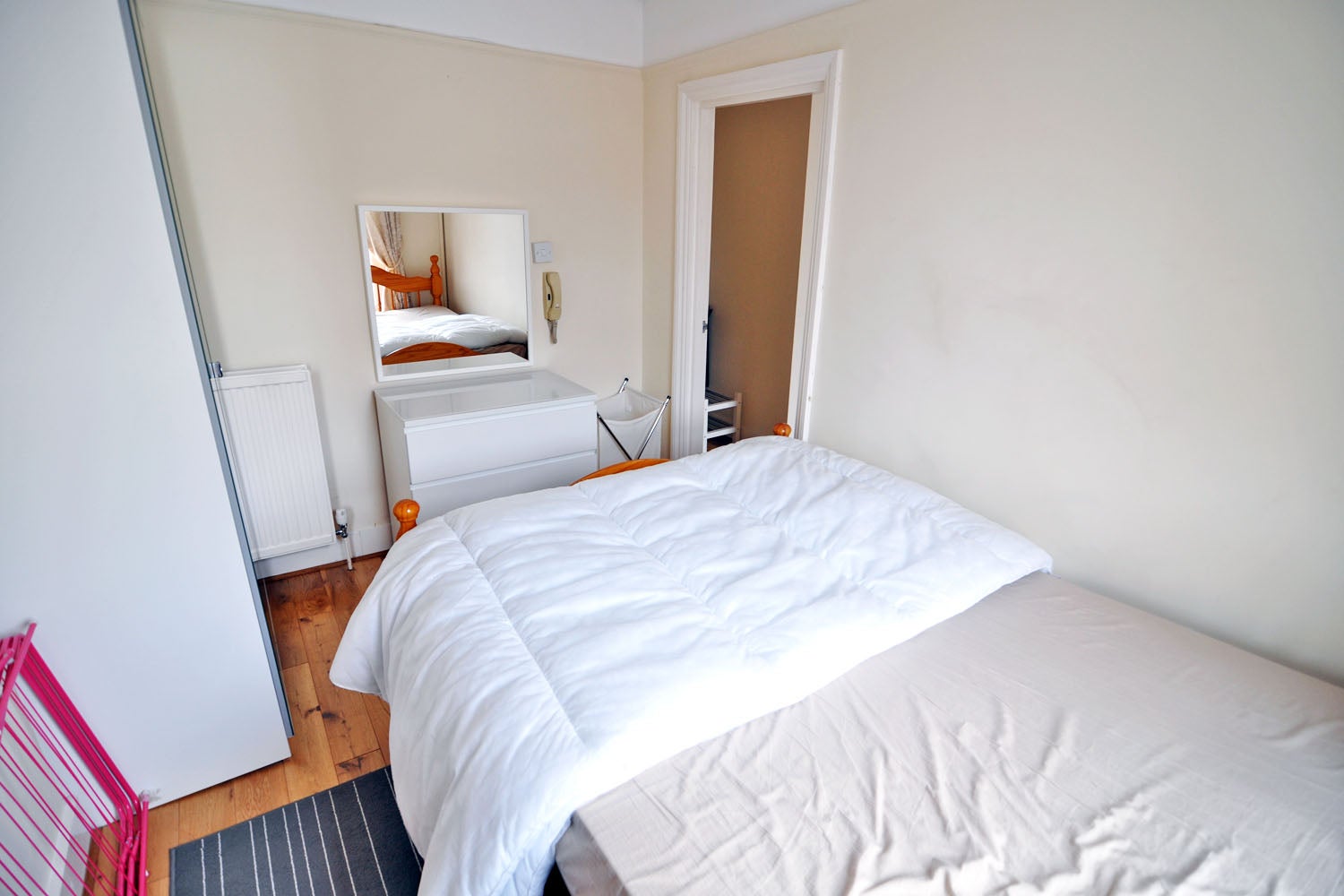Flat Wrights Lane in Greater London