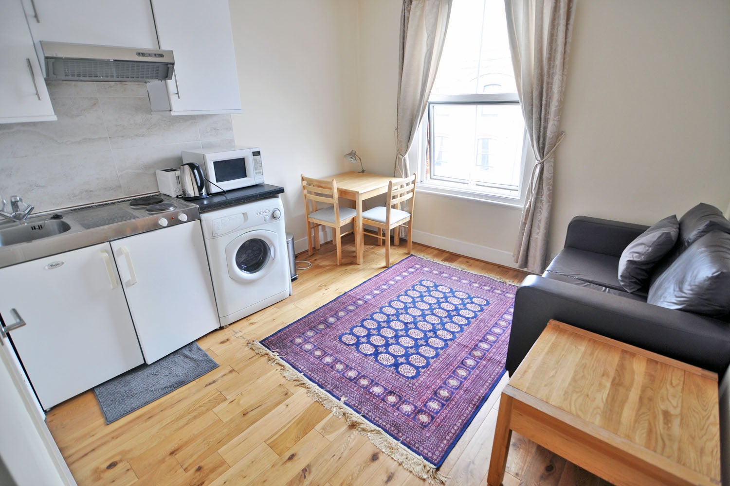 Flat Wrights Lane in Greater London