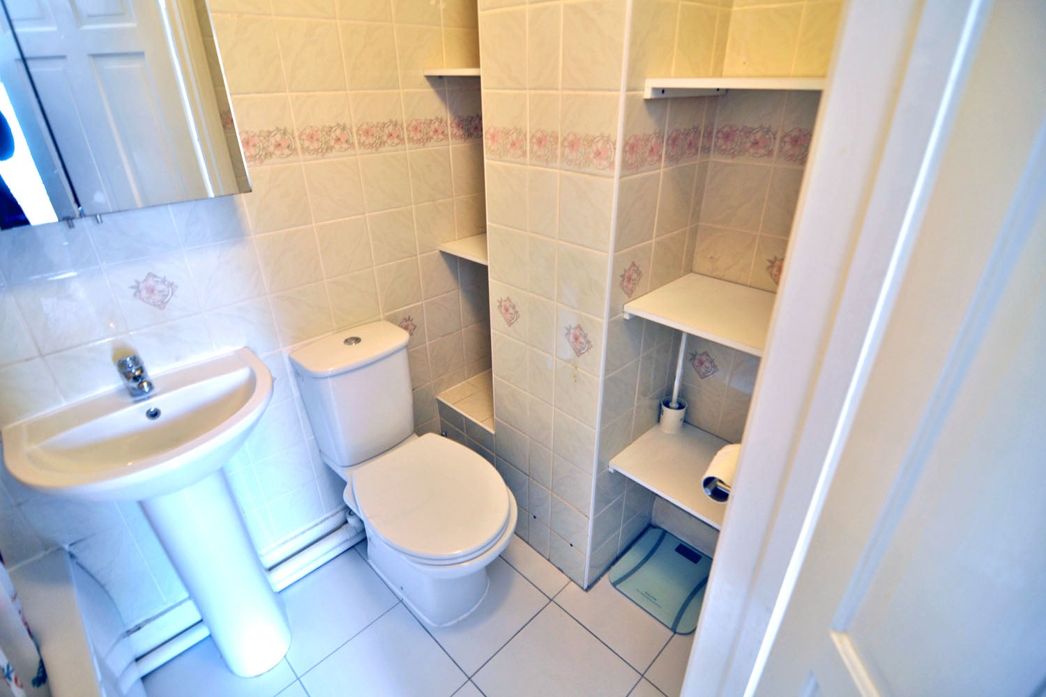 Flat Wrights Lane in Greater London