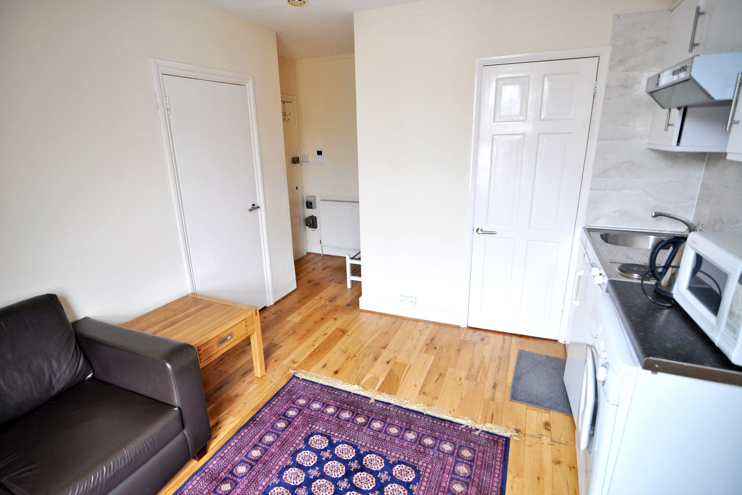 Flat Wrights Lane in Greater London