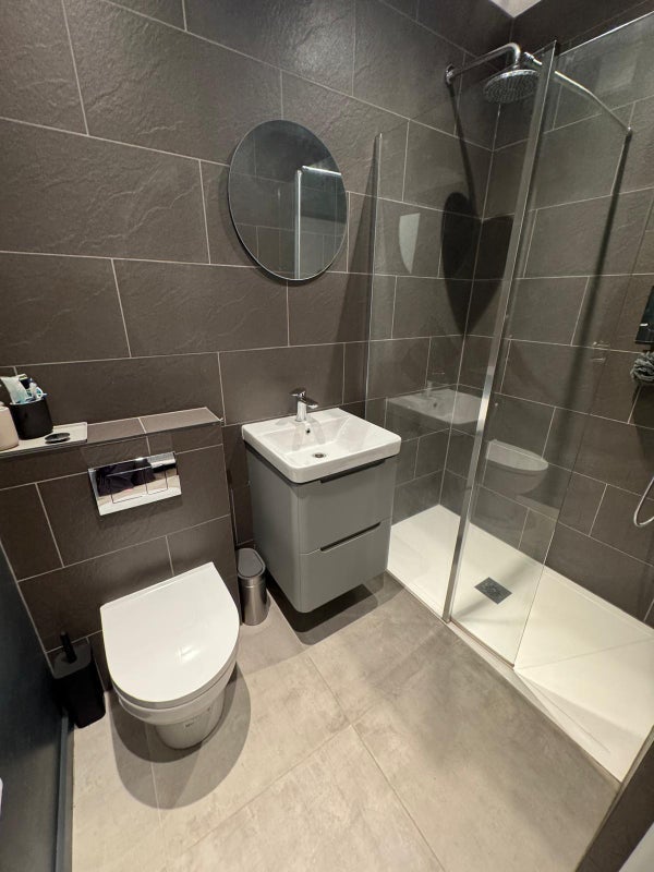 Room Mount Pleasant Road in Greater London