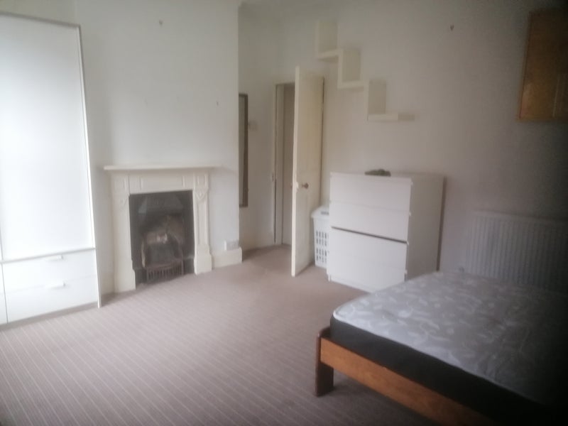 Room Markham Avenue in Leeds