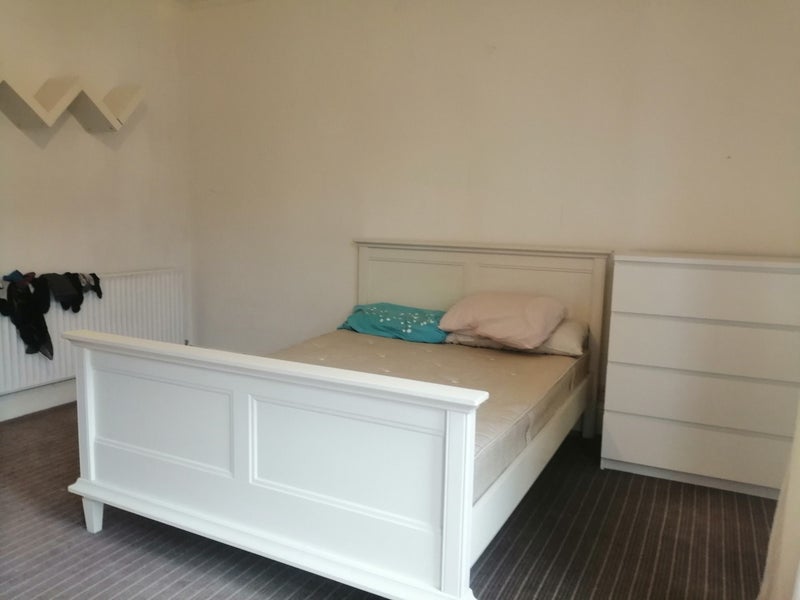 Room Markham Avenue in Leeds