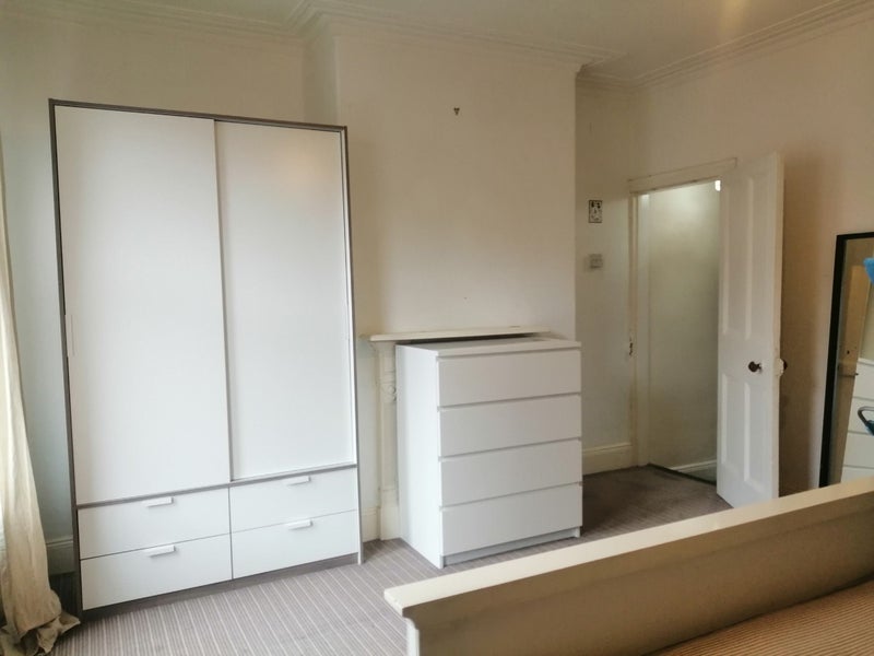 Room Markham Avenue in Leeds