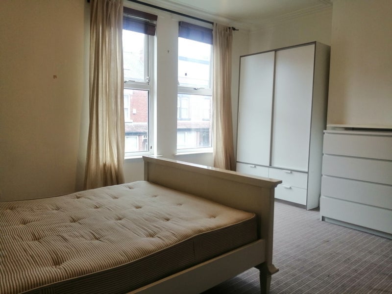 Room Markham Avenue in Leeds