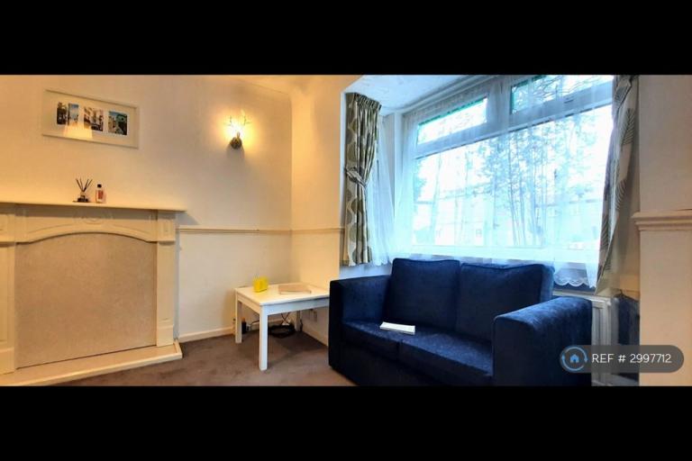 Room Greenway Court in Barry