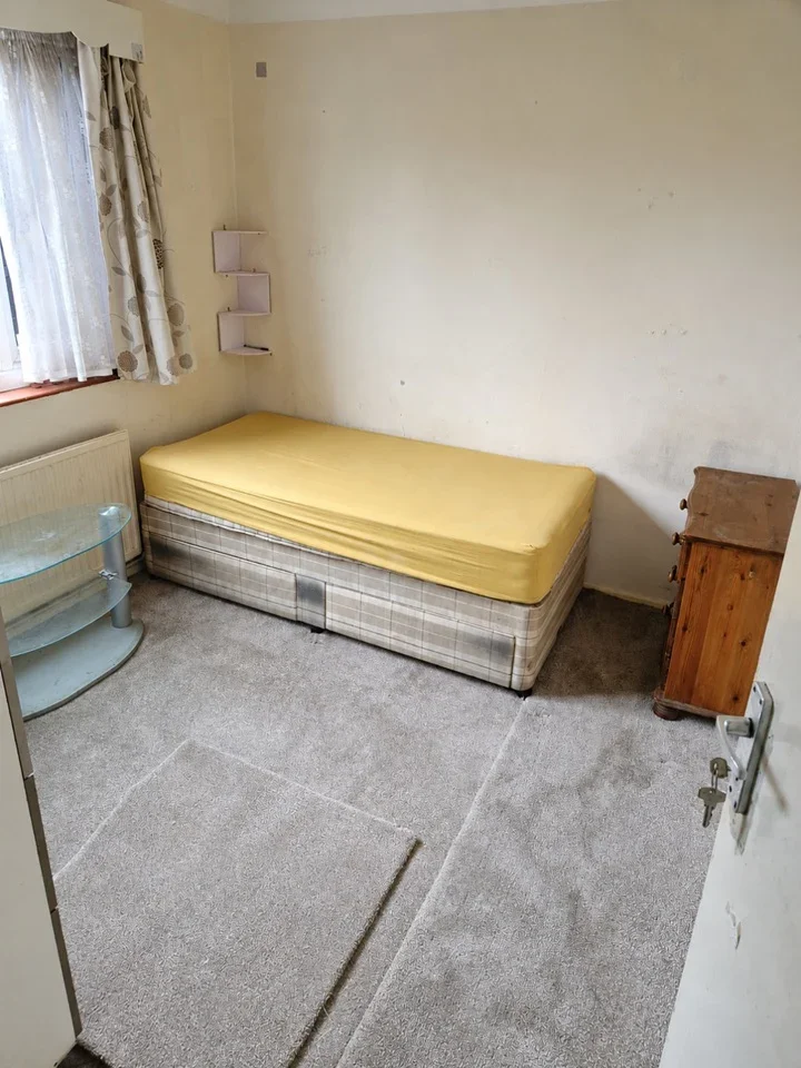 Room Maxwell Road in Greater London