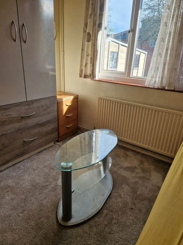 Room Maxwell Road in Greater London