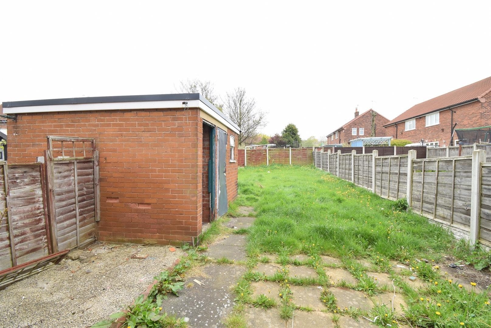 Flat Grange Road in Wakefield