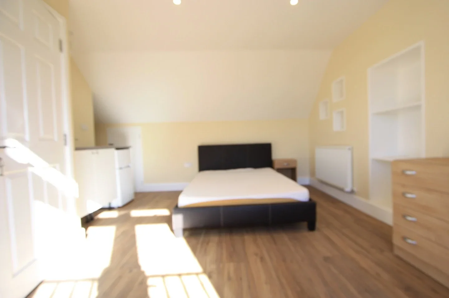 Flat Kingston Road in Greater London