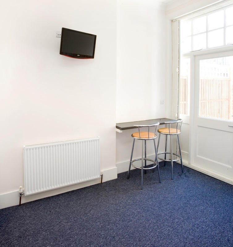 Room Shinfield Street in Greater London