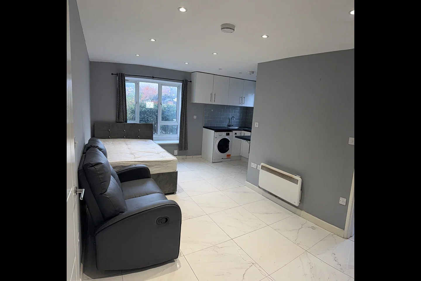 Flat Hindhead Close in Greater London