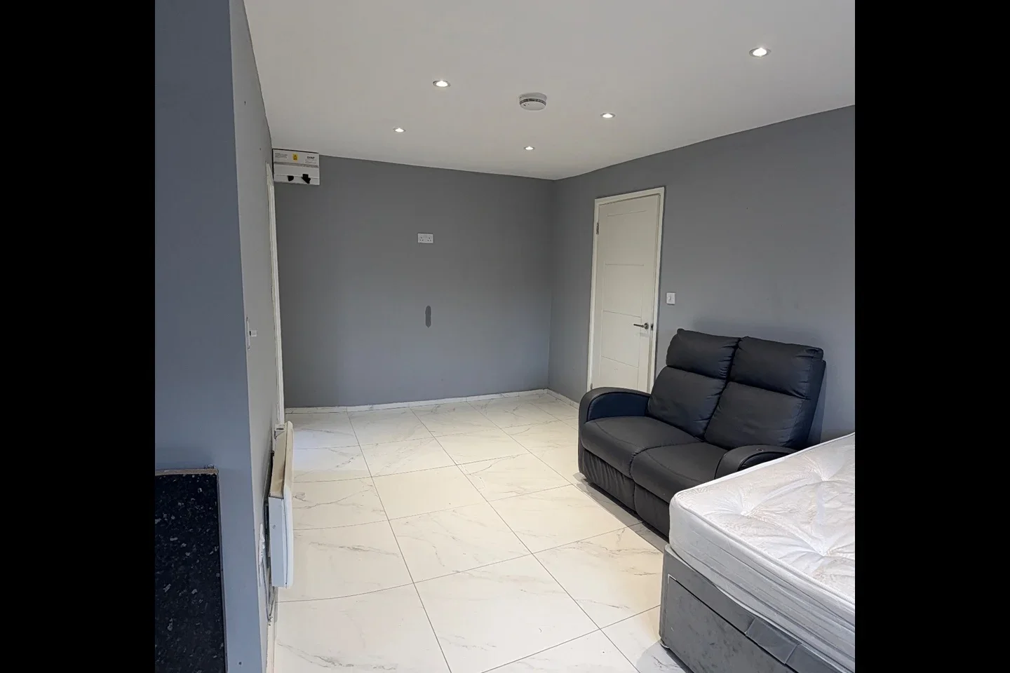 Flat Hindhead Close in Greater London