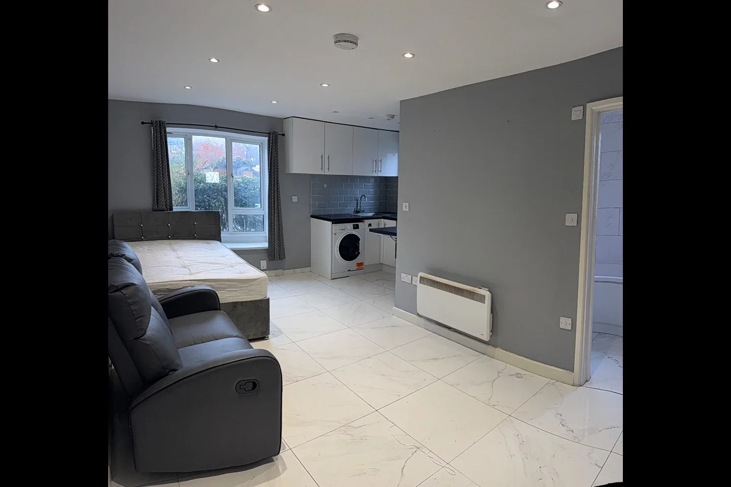 Flat Hindhead Close in Greater London