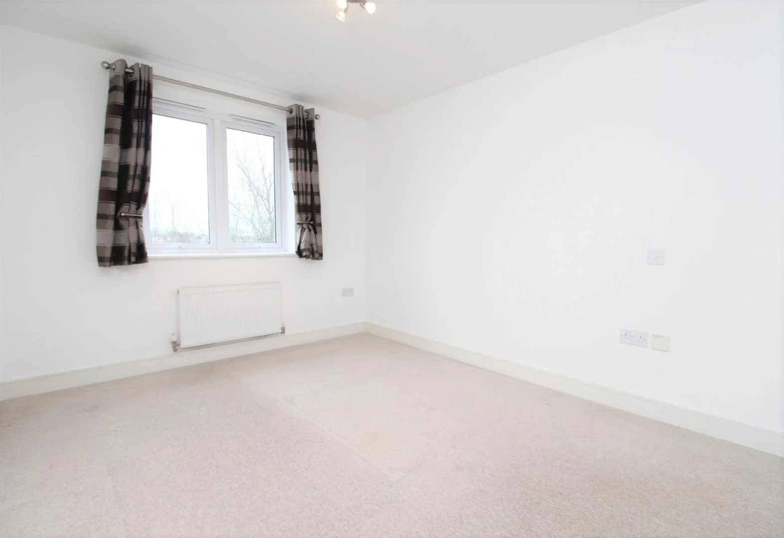 Flat Louisa Oakes Close in Greater London