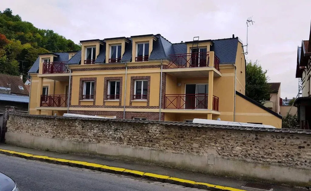Appartement Chemin d'Ivry la Bataille à La Trinité