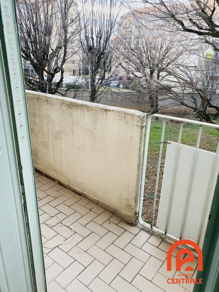 Flat Rue de Rebufer in Bron