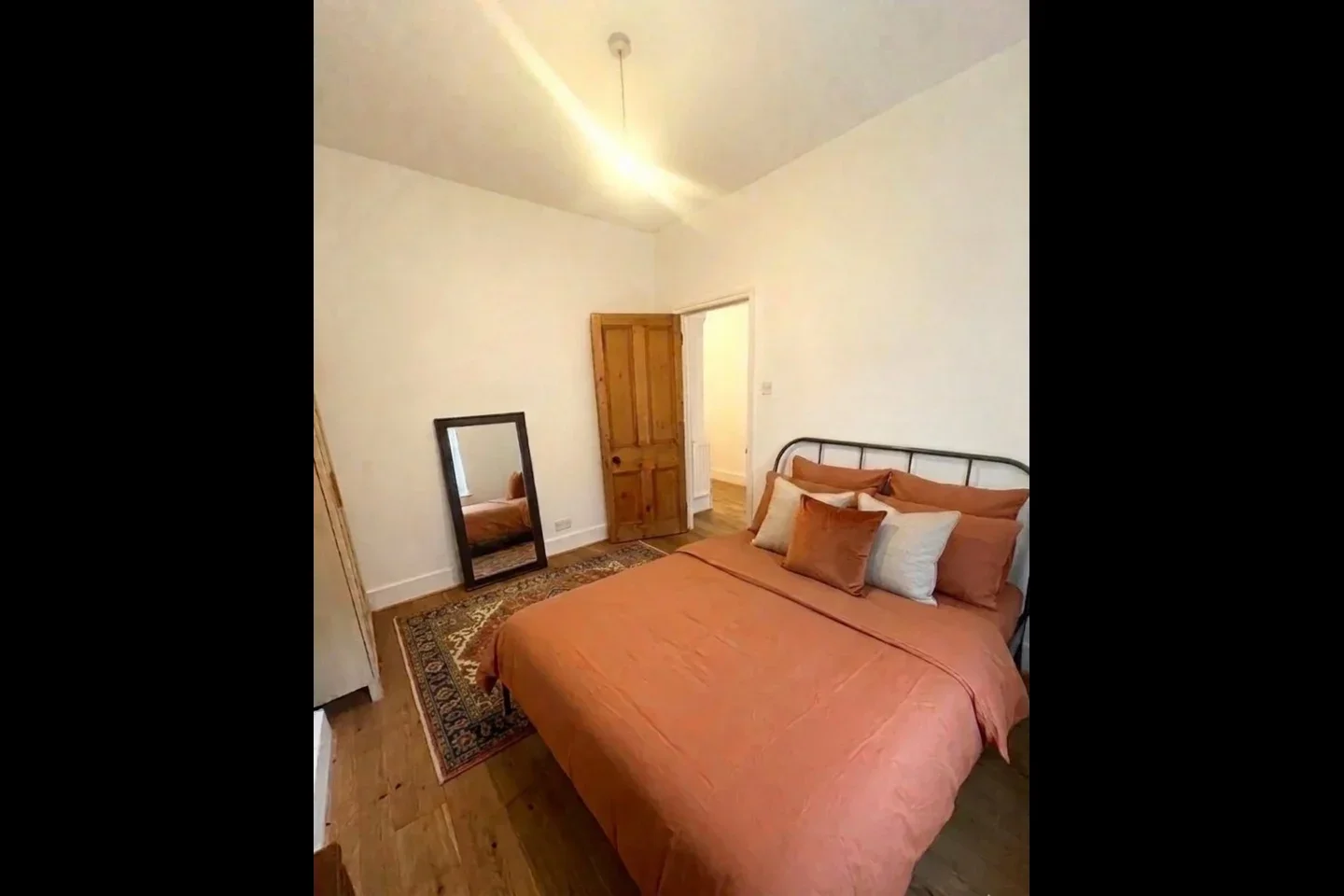 Room Shannon Grove in Greater London