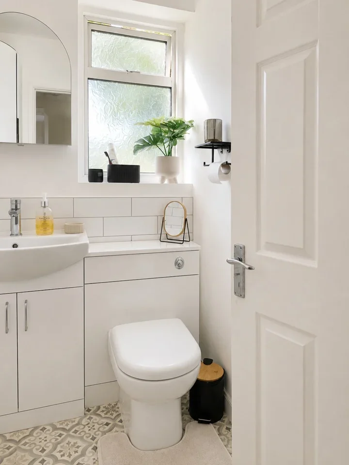 Room Mill Lane in Greater London
