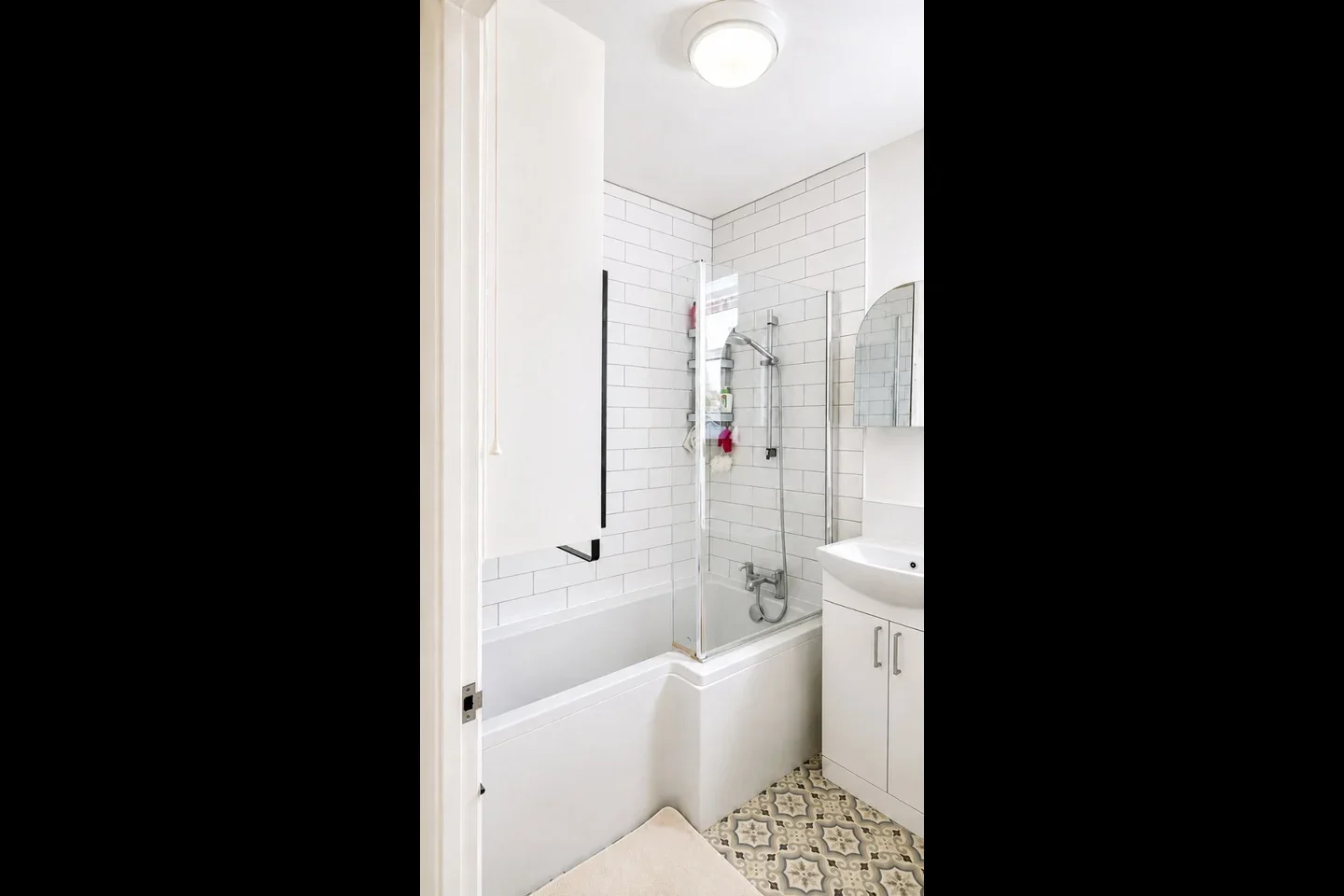 Room Mill Lane in Greater London