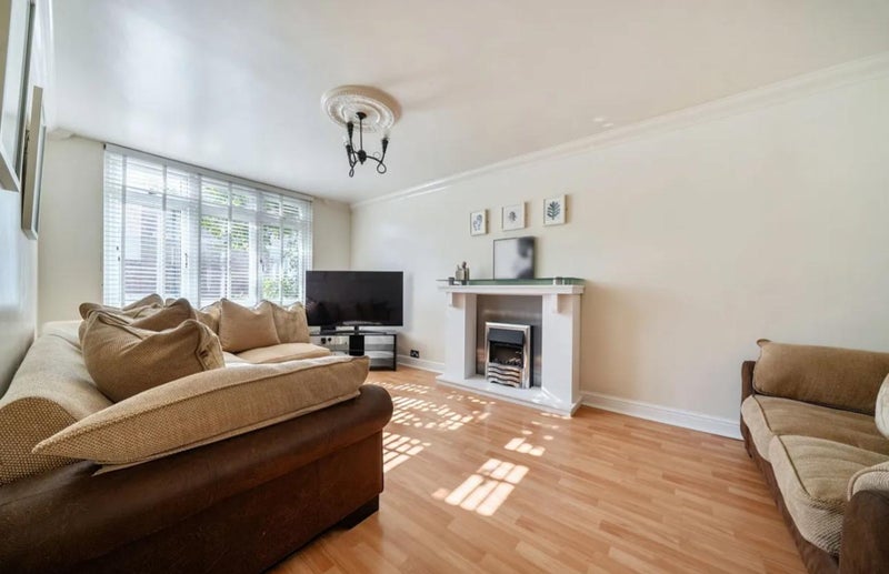 Room Dykewood Close in Dartford