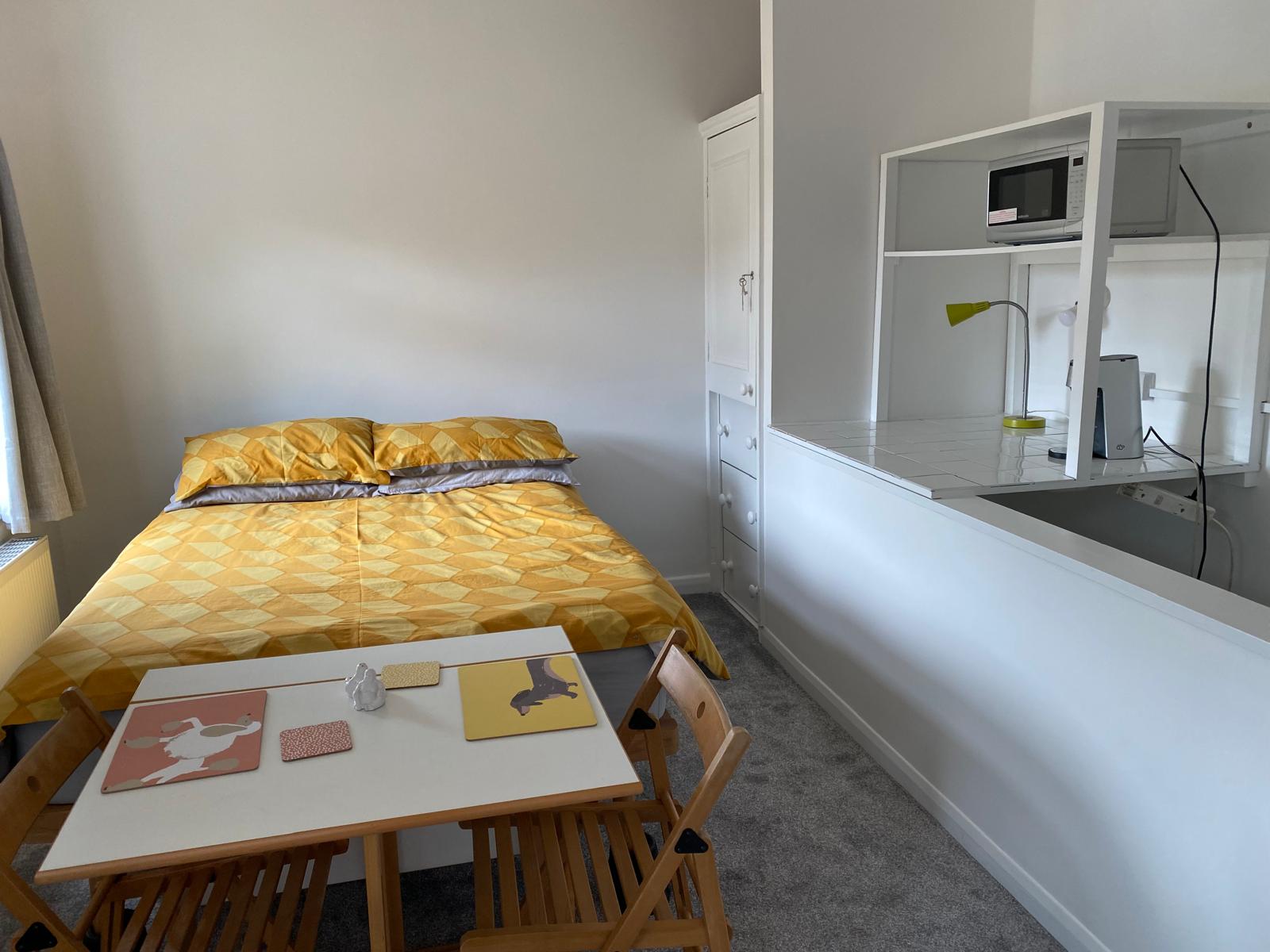 Room Glengarry Road in Greater London
