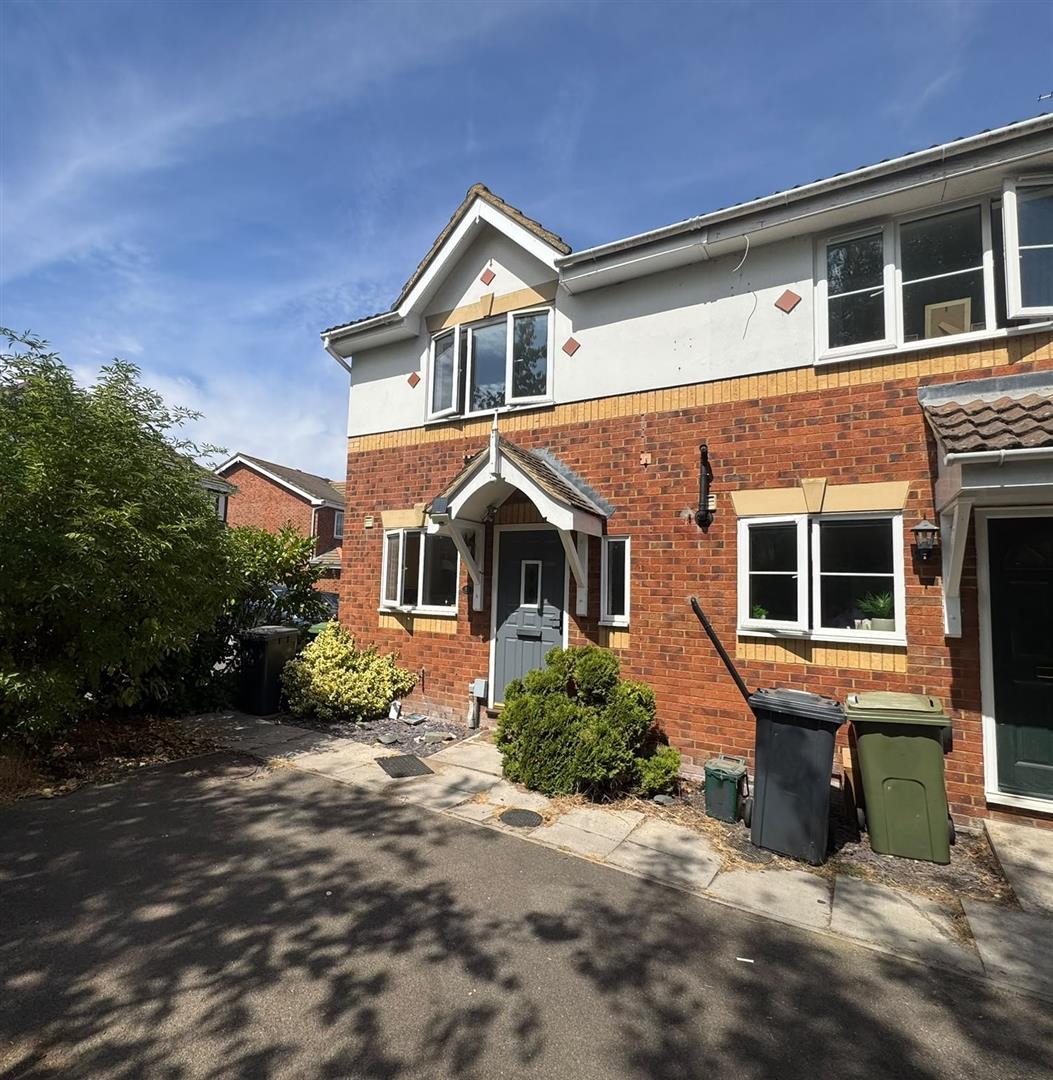 House Wyvern Close in Guildford