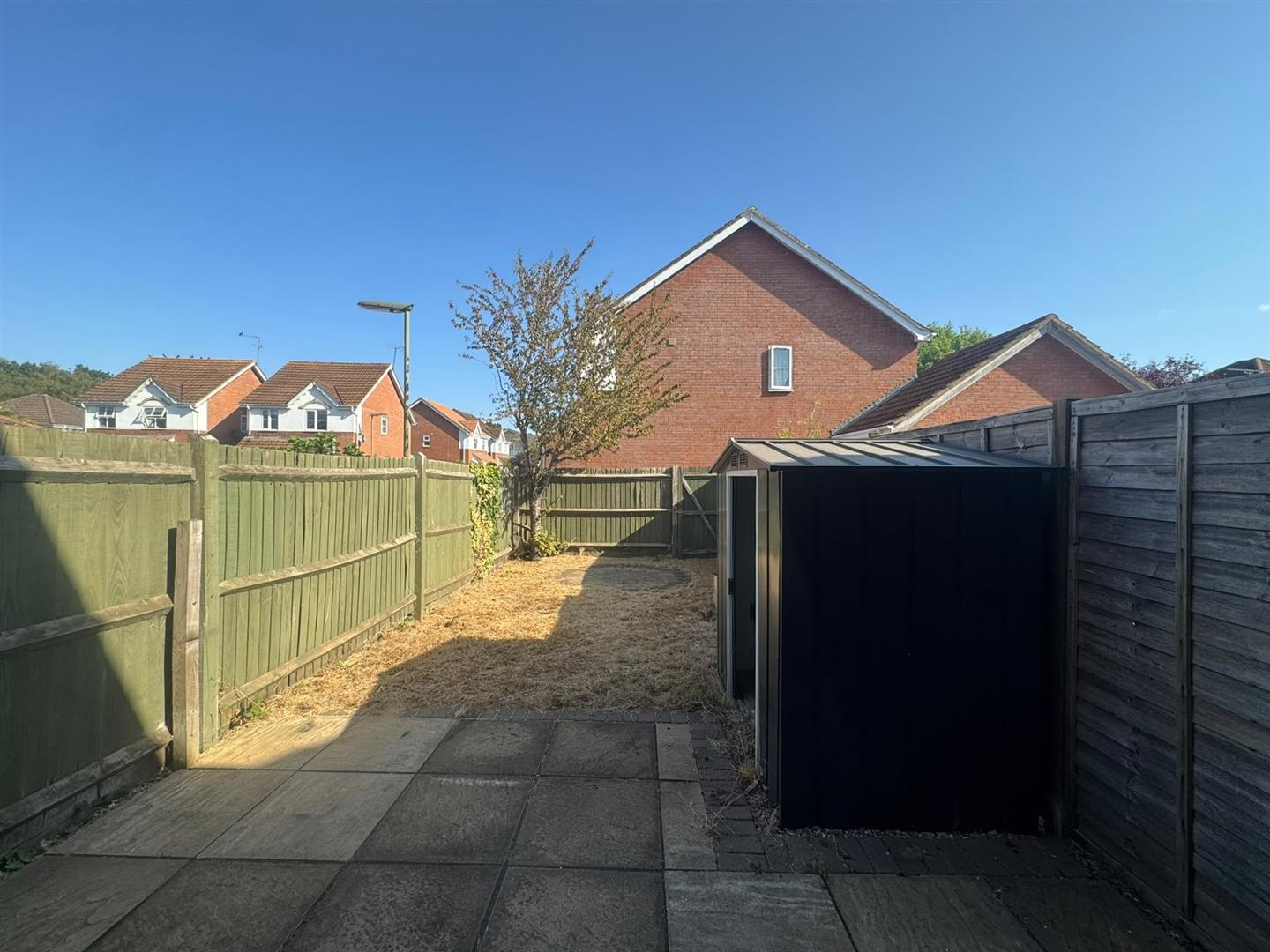 House Wyvern Close in Guildford