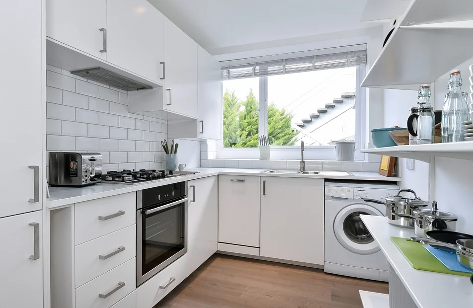 Flat Renfrew Road in Greater London