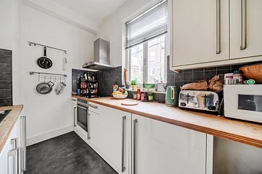 Flat Coningham Road in Greater London