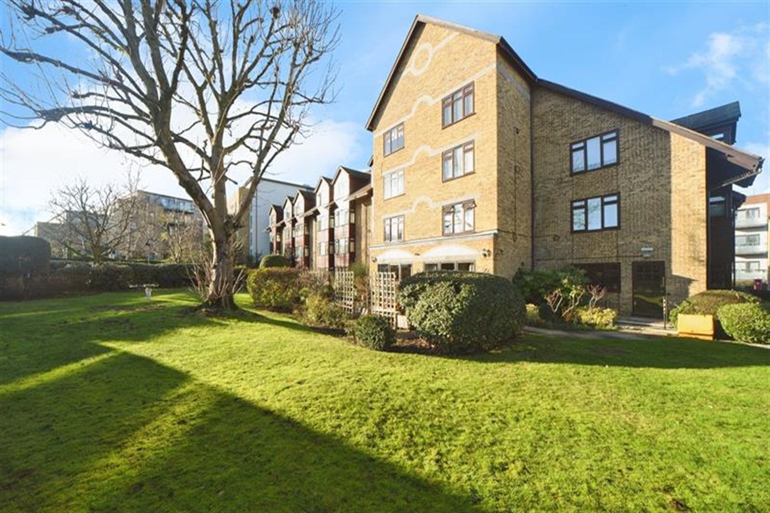 Flat Great Elms Road in Greater London