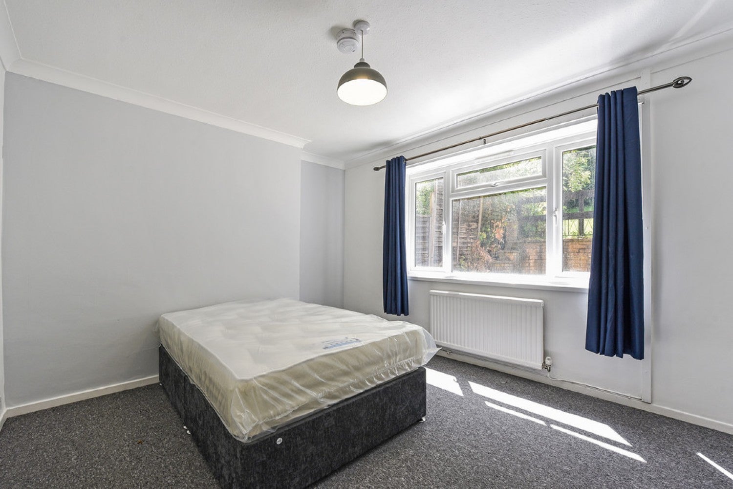 Room Wavell Way in Winchester