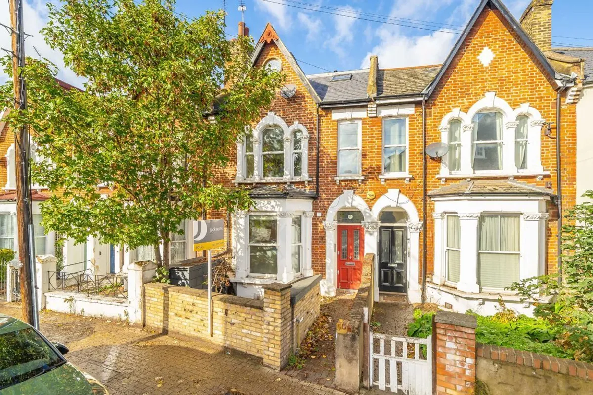 Flat Summerley Street in Greater London