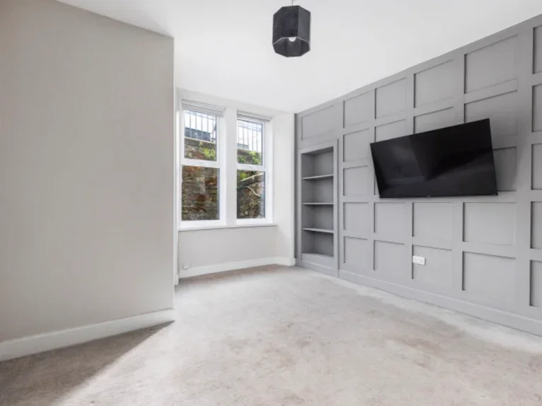 Flat Broughton Road in Edinburgh