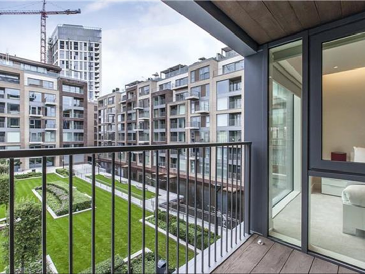 Flat Thurstan Street in Greater London